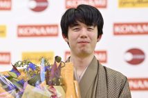 藤井聡太八冠、将棋会館新設のためのクラファンで八面六臂の大活躍　3万円“パイナップル星人”コラボパーカーは2000枚近く売れる