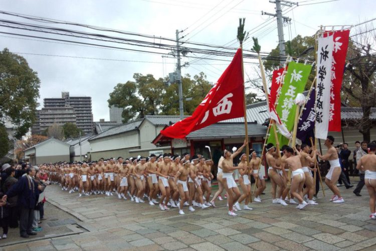 「どやどや」と呼ばれる天下泰平・五穀豊穣を祈願する行事。（Facebookより）