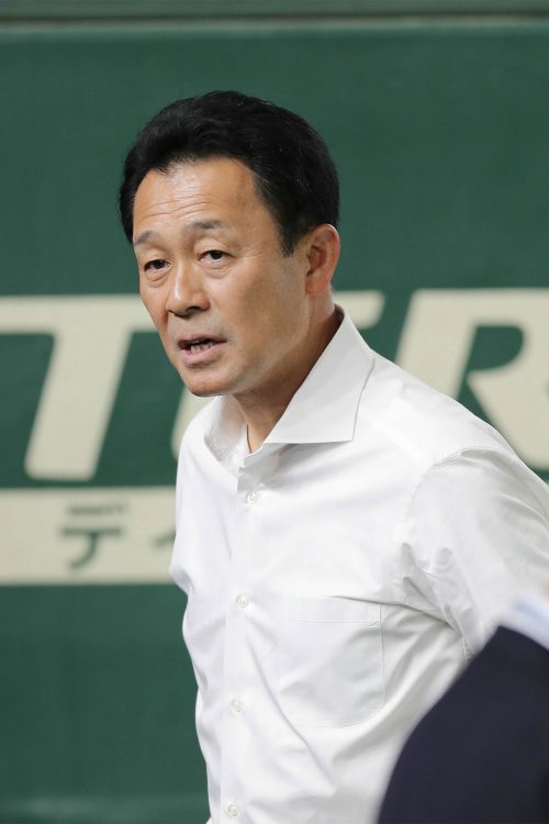 通算533本の犠打で世界記録を保持する川相昌弘内野守備コーチ（時事通信フォト）