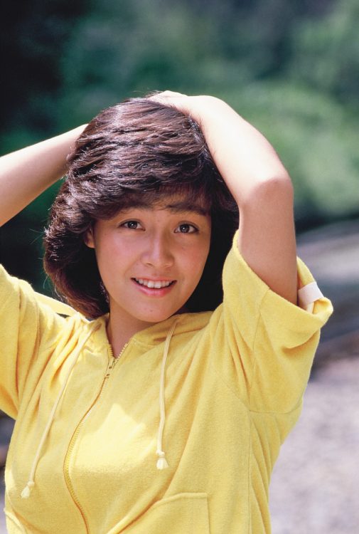 1980年に14歳でデビューした正統派アイドルは、甘く愁いをおびた声と愛くるしさで時を超えて魅了し続ける