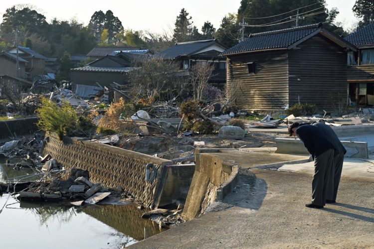 津波の被害が大きかった白丸地区で黙祷を捧げられた