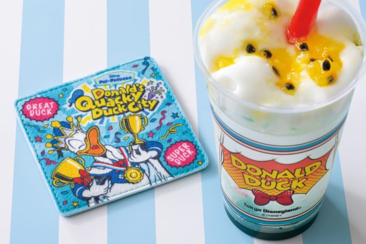 トロピカルフルーツ＆オレンジ味の『スパークリングゼリードリンク』（1000円）はスーベニアコースター付き。コースターは全3種類のうちランダムに提供される