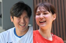 大谷翔平選手（時事通信フォト）と妻・真美子さん（富士通レッドウェーブ公式ブログより）