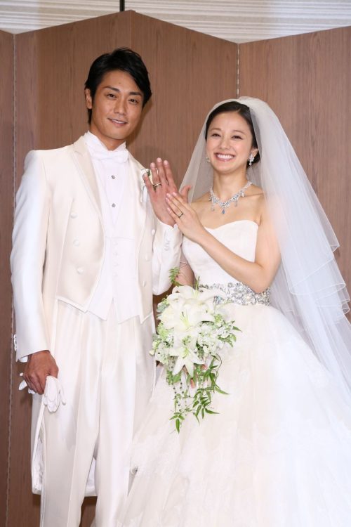 永井大との披露宴で中越典子が着たのは桂由美さんデザインのウエディングドレス