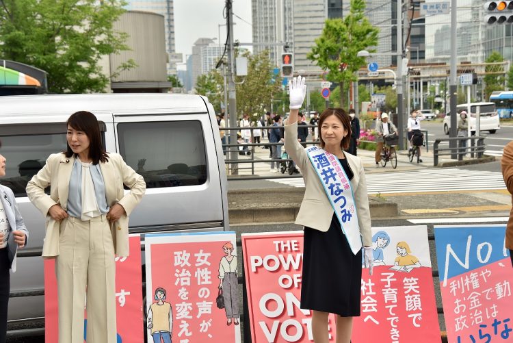 乱戦の東京15区補選を制した酒井菜摘候補（撮影：小川裕夫）
