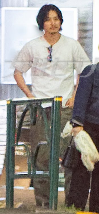 眼鏡を外す瞬間も