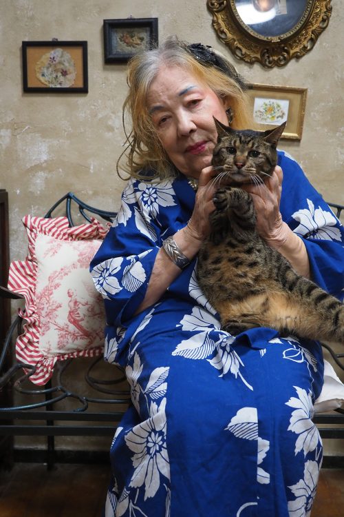 猫を愛していた(撮影:中嶌英雄)