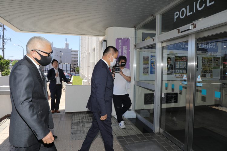 5月29日大牟田署を訪れた浪川総裁（著者撮影、以下同）