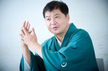 落語界の有り難みを語る（撮影／小倉雄一郎）