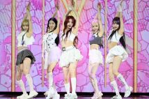 【ガーリーで可憐】バレエ的なモチーフを意識した最新トレンド「バレエコア」 K-POPアイドルからハイブランドまで席巻