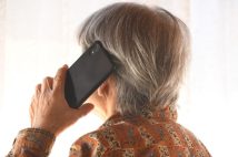 特殊詐欺電話とわかったら皆どう対応しているのか? 「録音しますね」「ただただ黙る」「“あー”だけで返答」それぞれの撃退法
