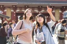 【円安で稼げる副業】外国人観光客向けのガイドは無資格でOK 宿泊施設や飲食店の裏方や“カプセルトイ景品詰め”の内職も求人増加