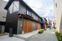 【京都】再建築不可の路地裏の長屋が子育てに理想すぎる住まいに！ 子育て家族の家賃優遇、壁に落書きし放題など工夫もユニーク