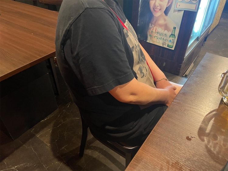 取材に答えた韓国系飲食店の店員