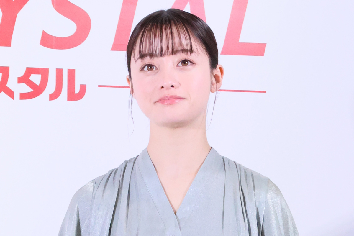 Amazon.co.jp: 橋本環奈 写真集 NATUREL : 橋本 環奈, JIMMY