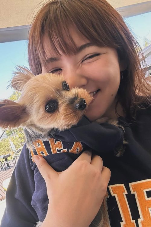 愛犬との2ショットも（本人のインスタグラムより）