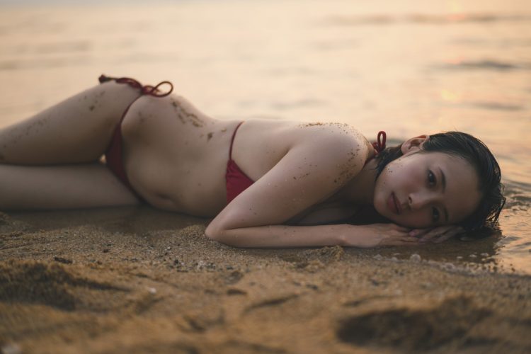 『岡田紗佳写真集 おかぴのぴ』は小学館より8月2日発売