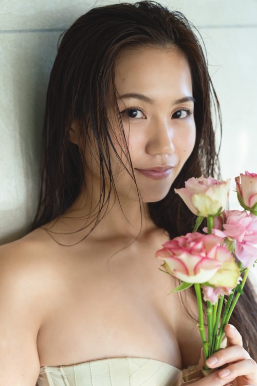 1st写真集『Physical Gift』が双葉社より6月19日発売予定