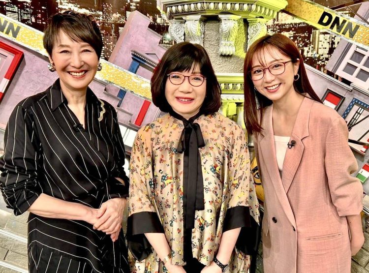 吉川美代子（左）、山田美保子（中央）、佐久間みなみアナ（右）