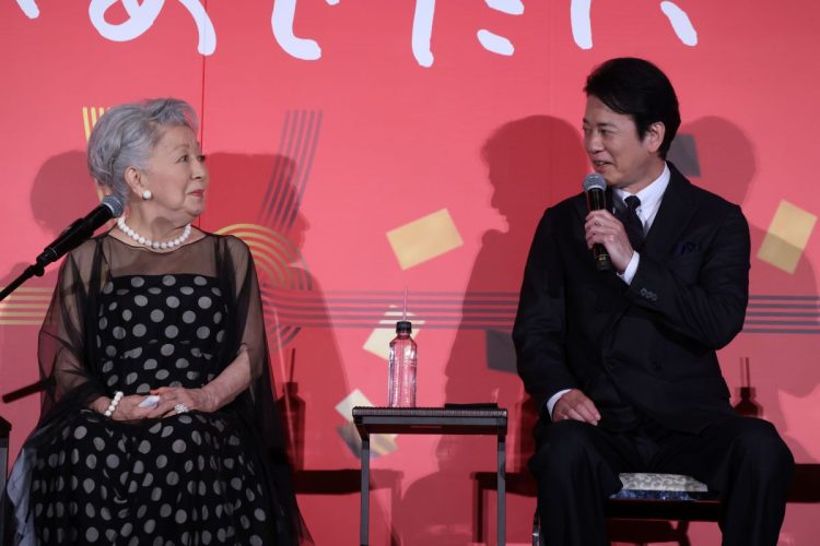 唐沢と息の合ったやりとりを見せる草笛（撮影／浅野剛）