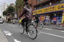 小回りがきく便利な移動手段として自転車が見直され、都市部での利用者は激増した(イメージ、時事通信フォト)