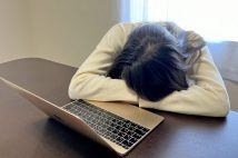 コスパ・タイパ重視の若者たちをも悩ませる「仕事の効率化」の息苦しさ 「オンライン会議導入で息抜き時間が消えた」「バブル時代のOLになりたい」