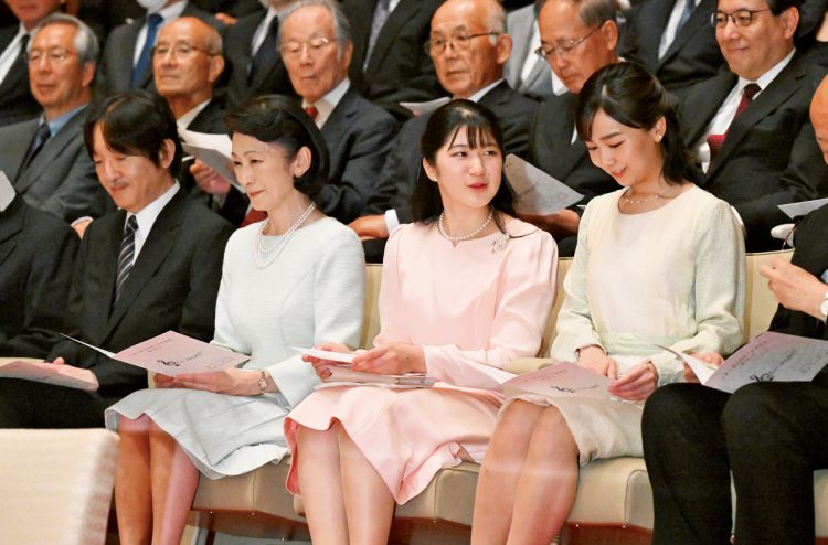 天皇即位記念号　週刊女性　美智子様　雅子様　佳子様　愛子様　天皇　プレミア　レア 天皇即位記念号 週刊女性 美智子様 雅子様 佳子様 愛子様 天皇