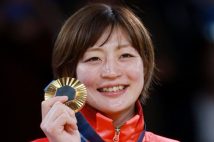 日本勢の栄えある金メダル第1号となった角田夏実(時事通信フォト)