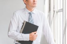 「学童じゃないんですけど…」生徒の親に振り回される学習塾講師の気苦労 お菓子をめぐってママバトル、送迎待ちで余計な残業