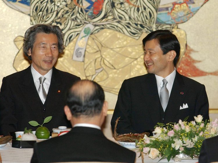 皇居・宮殿の「石橋の間」にて、愛子さまご誕生の祝宴が開かれた（2001年12月、東京・千代田区。時事通信フォト）