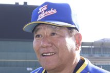勇退した県立岐阜商業の鍛治舎巧監督(写真/共同通信社)