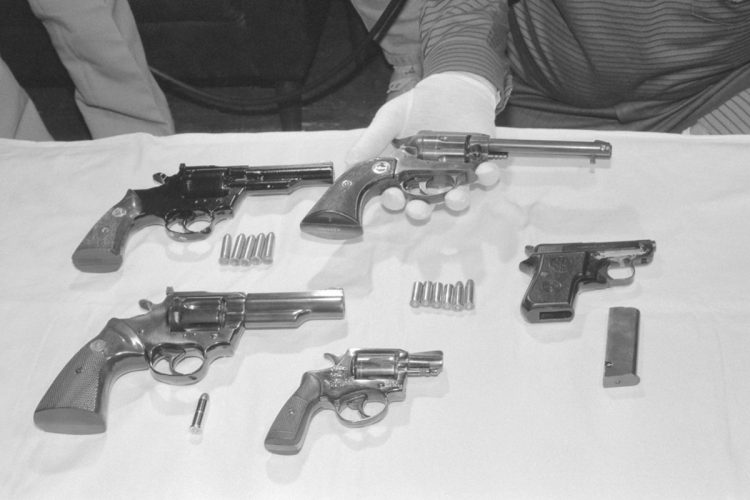 事件に使用された銃（時事通信フォト）