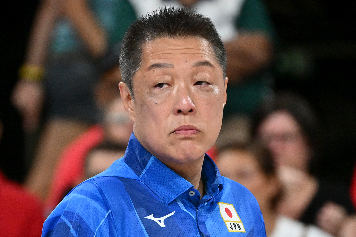 ママさんバレー不倫 合宿先で密会不倫》バレー女子日本代表・監督つとめた眞鍋政義氏が女性トラブル、コート外で見せていた別の顔｜NEWSポストセブン