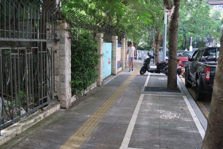 学校からわずか200mほど離れた路上で事件が起きた(写真/時事通信フォト)