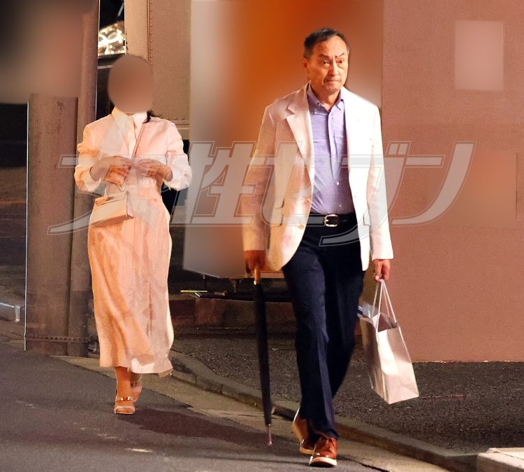 一緒に移動する渡辺夫婦(2024年9月)