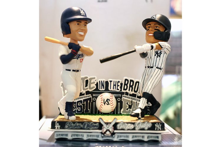 ヤンキースタジアム内の売店で販売されている大谷翔平とアーロン・ジャッジのコラボレーショングッズ(時事通信フォト)