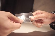 「割り勘なのにポイントは全部相手の懐に…」 友人・知人に「ポイント横取り」された人たちの本音と、不満を伝えにくいワケ