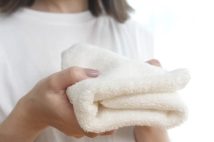 【タオルと価値観】他の人が使ったタオルを使いたくない人たちの本音 「バスタオル共有は家族でもイヤ」「他人の汗が染み込んだサウナのタオルに座れない」