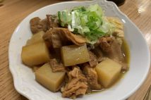 【昼酒御免!】優しげな風格すら漂う絶品煮込み 「上野高架下」のもつ焼き屋、真っ昼間の活況