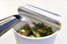 【事故実例】「レンチンカップ麺」「手抜き焼きそば」で電子レンジ炎上、「炊飯器ケーキ」にも要注意! SNSで人気の“ずぼらレシピ”が招く悲劇