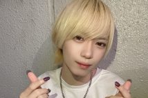 ”指ハート”をキメるアイドル時代の久保田陸斗容疑者(21)。首都圏で多発する強盗事件3件の実行役とみられている