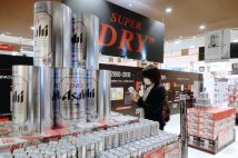 酒税改正の大嵐!ビール業界の新商品競争「王者アサヒのスーパードライ」に挑むサントリーとキリンの戦略とは