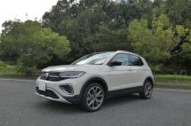 輸入車SUV人気を牽引するVW「T-クロス」の魅力解剖 走りはドイツ車のスタンダードを十分クリア、同格の日本車より100万円高いのをどう評価するか