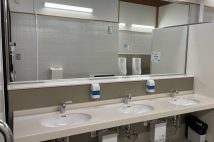 都心の“トイレが足りない大問題”の裏側で起きていること 「我慢できずに洗面台で…」「“利用お断り”のコンビニも増加」「個室で着替え、食事、充電まで」