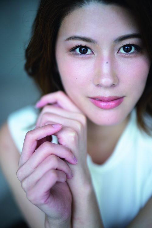 美乃すずめ写真集『nymph』は徳間書店より12月15日発売