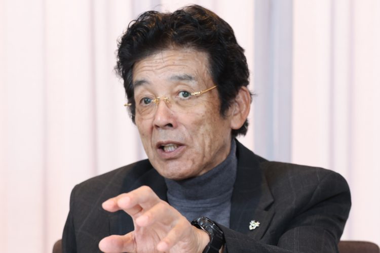 「キャッチャーってなんで同じ打ち方をするのか不思議で仕方がない」と語ったエモやん