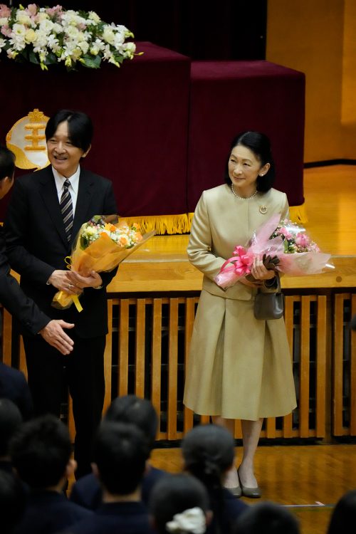 東京・北区の小学校を訪問された秋篠宮ご夫妻(2024年12月、東京・北区)