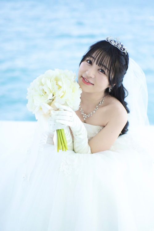 巴さんのウエディングドレス姿