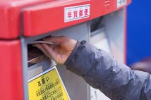 郵便料金値上げでも「年賀状はやめません!」宣言する人たちの本音 「生活が苦しいと思われたくない」「数が減っているからこそ誠意が伝わる」