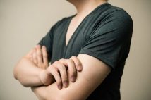 「もう時効だけどさ…」過去の“悪行”を武勇伝のように語るおじさんたち 「子供の頃に万引き」「酔っ払って三角コーンを持ち帰った」…“痛い自慢”に若者世代は辟易